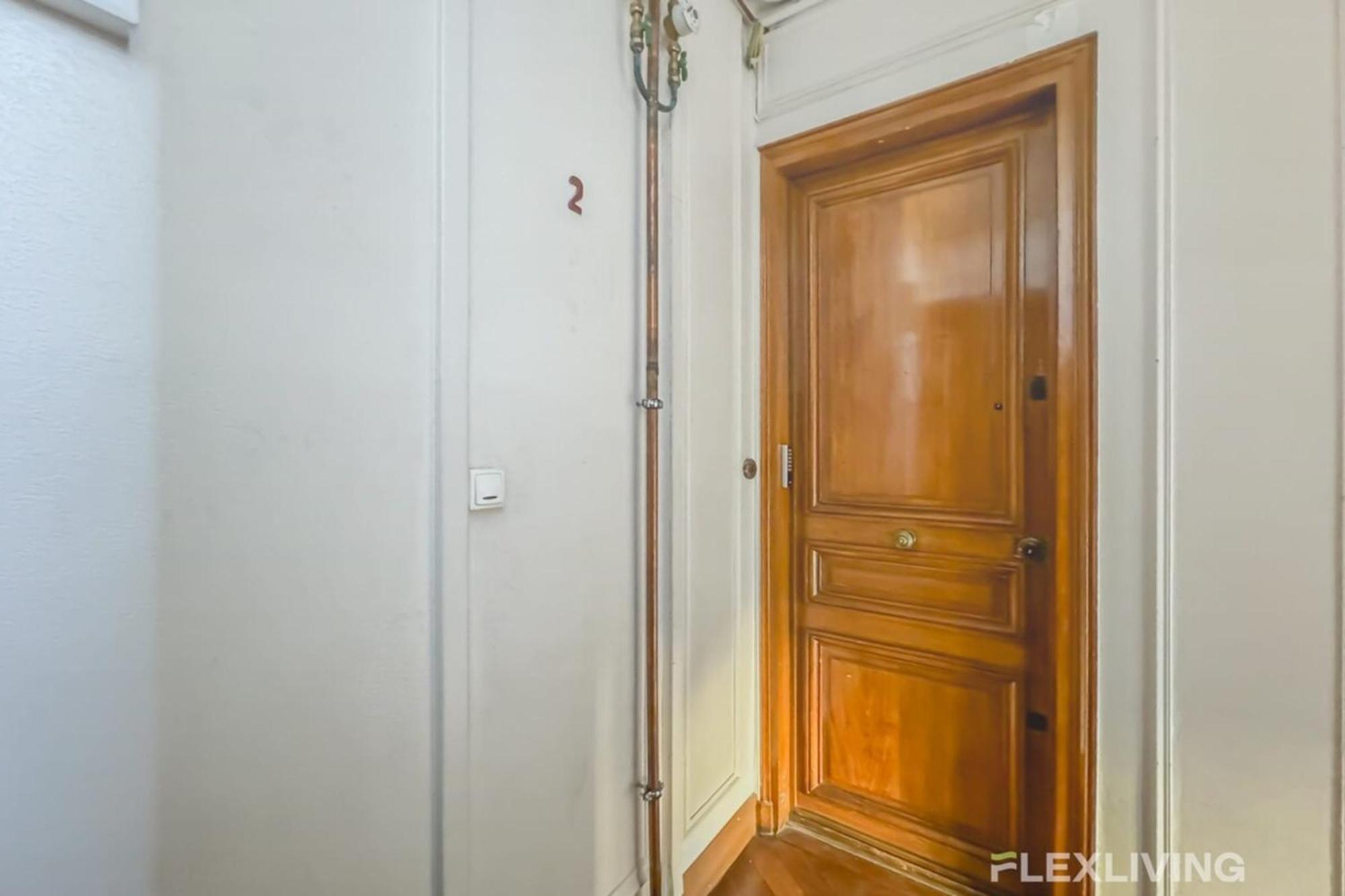 Flexliving - - Felix Faure *