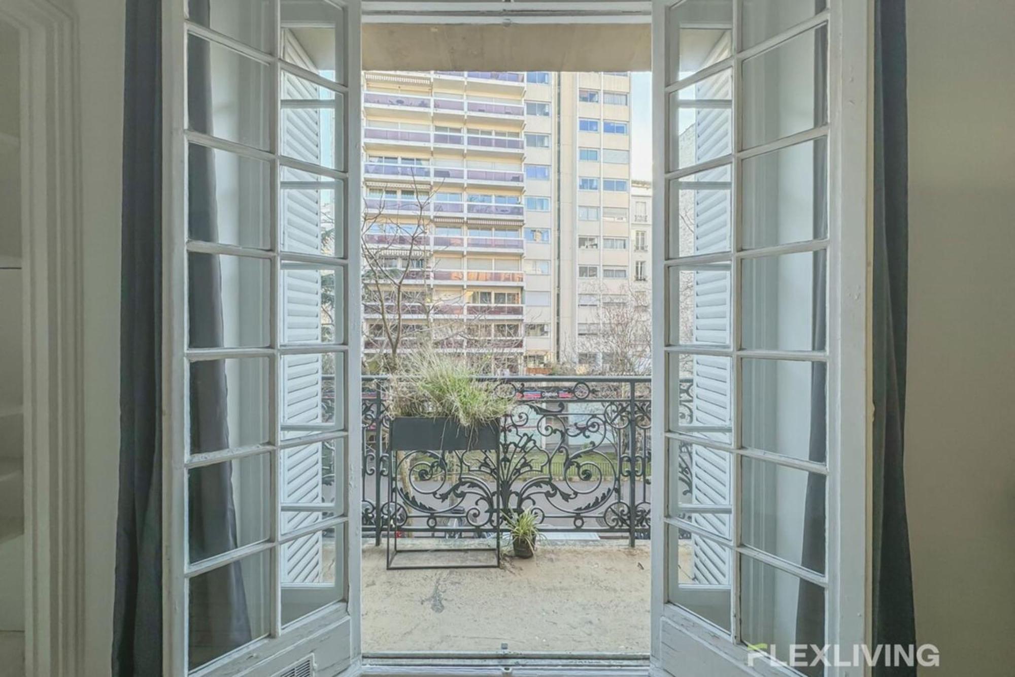 Flexliving - - Felix Faure